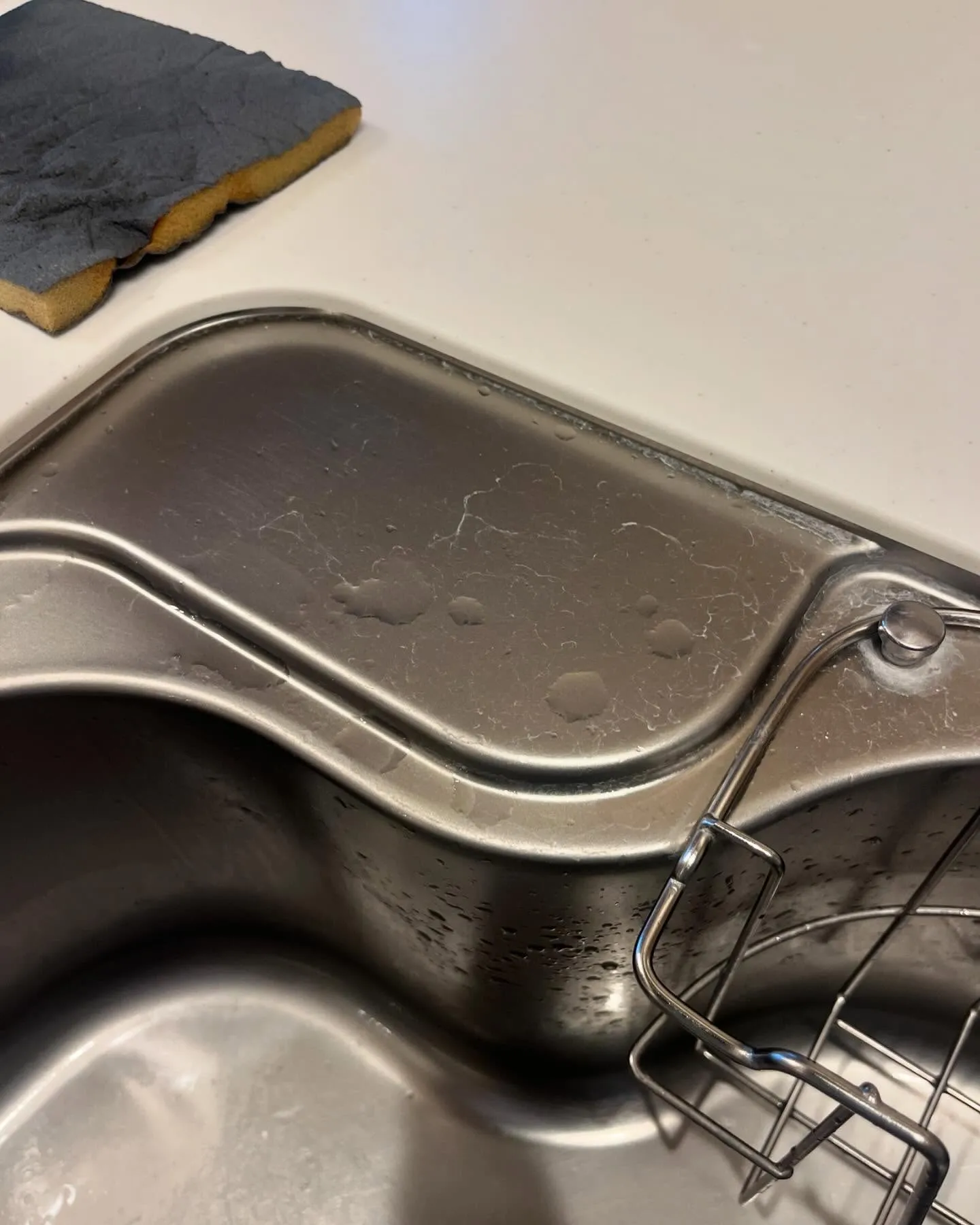 擦らずに落とす水垢！